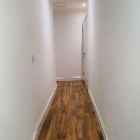 لندن Beautiful Room In Lovely Flat المظهر الخارجي الصورة