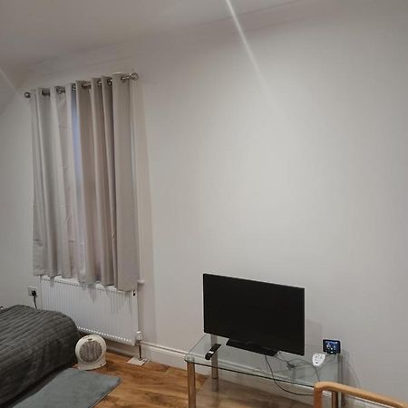 لندن Beautiful Room In Lovely Flat المظهر الخارجي الصورة