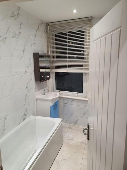 لندن Beautiful Room In Lovely Flat المظهر الخارجي الصورة